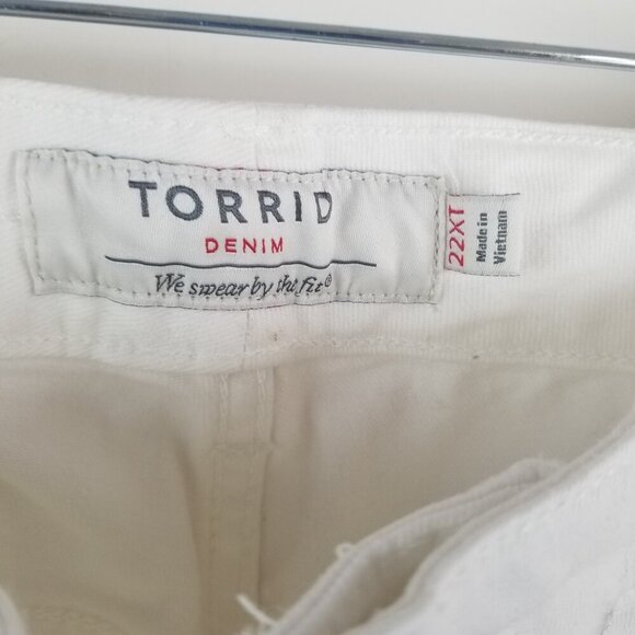 Torrid Women's Boyfriend White Jeans with Distressing Sz 22XT - Picture 4 of 9